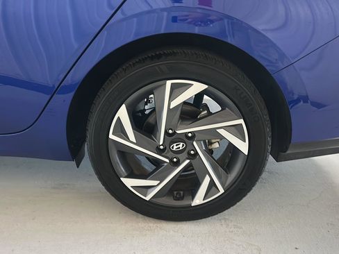 Used 2025 Hyundai Elantra Sport FWD image 29