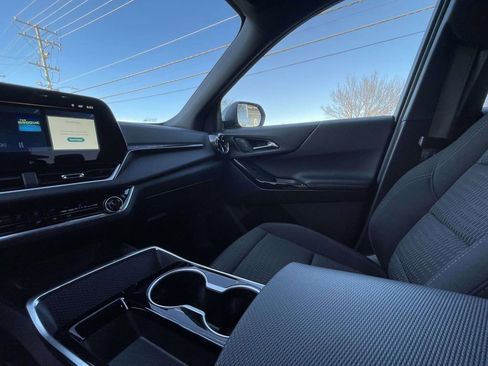 Used 2025 Chevrolet Equinox LT image 30