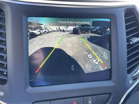 Used 2023 Jeep Cherokee Altitude Lux image 30