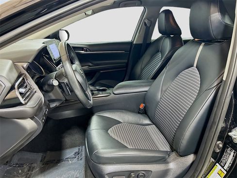 Used 2024 Toyota Camry SE image 17