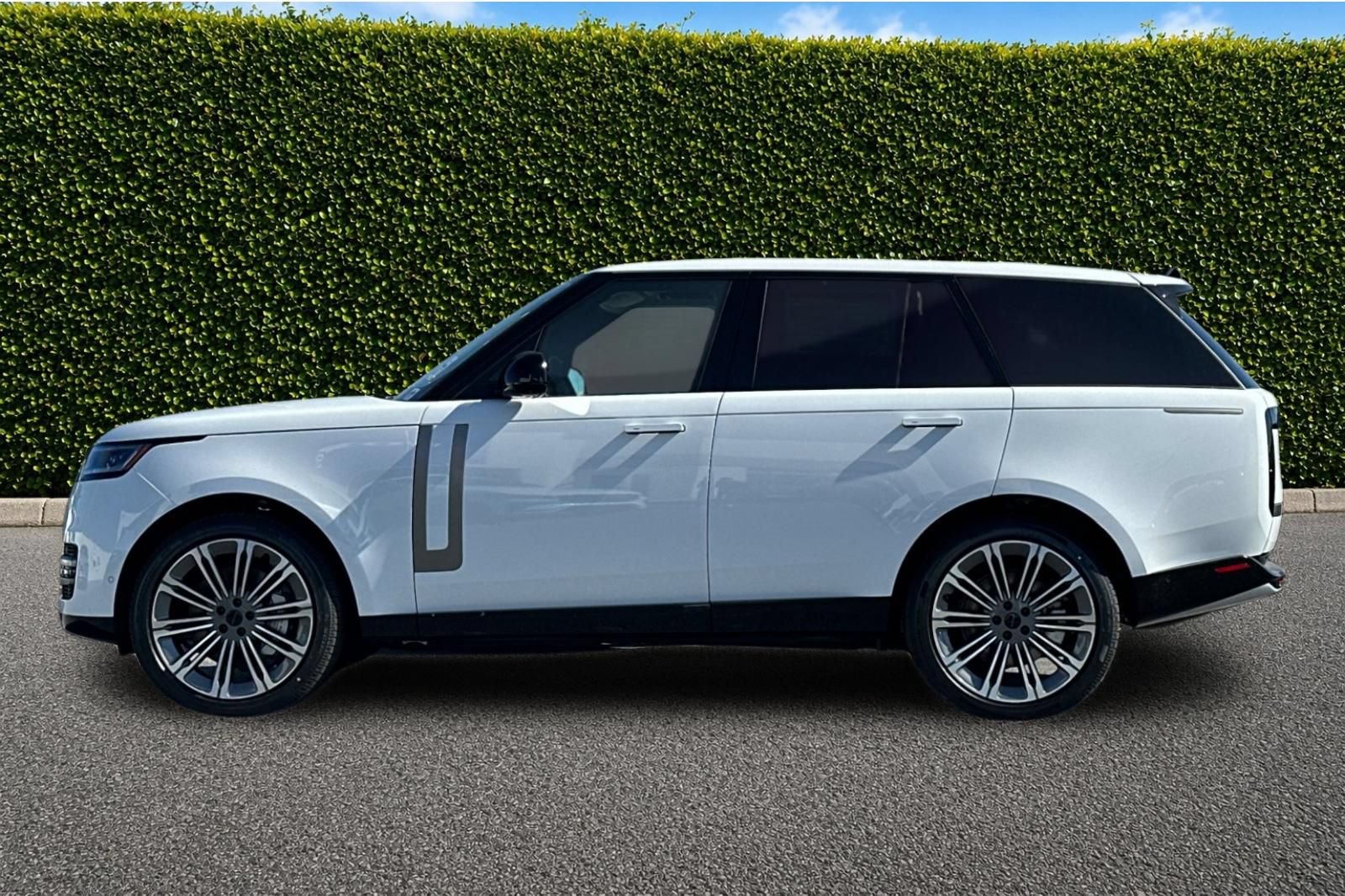 New 2026 Land Rover Range Rover SE AWD/4WD image 3