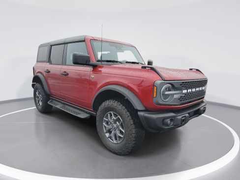 Used 2025 Ford Bronco Badlands image 4