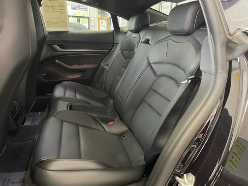 Used 2025 Porsche Taycan 4S AWD/4WD image 33
