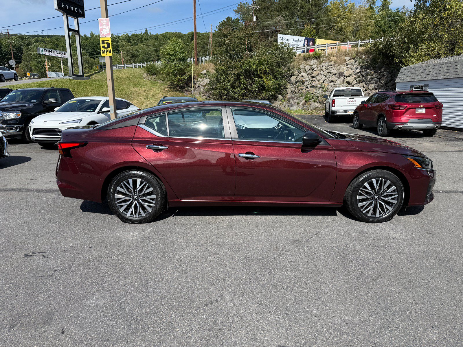 Used 2025 Nissan Altima 2.5 SV FWD image 6