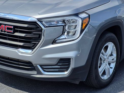 Used 2024 GMC Terrain SLE FWD image 9