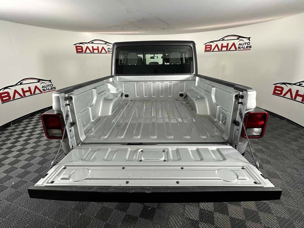 Used 2024 Jeep Gladiator Sport AWD/4WD image 9