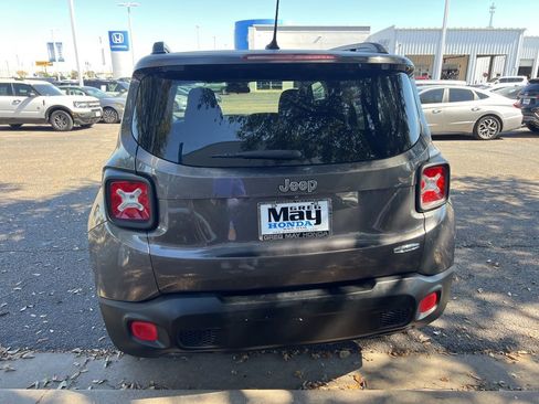 Used 2017 Jeep Renegade Latitude image 6