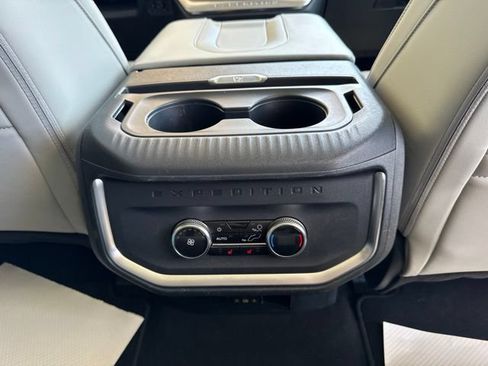 Used 2025 Ford Expedition Max Platinum AWD/4WD image 31