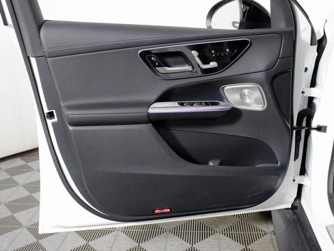 Certified 2025 Mercedes-Benz GLC 300 4MATIC image 11