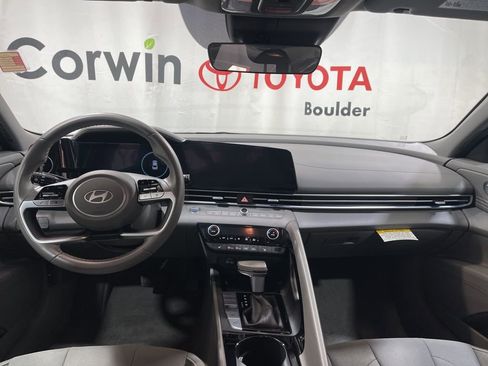 Used 2025 Hyundai Elantra SEL image 15