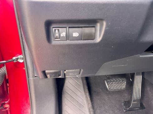 Used 2021 Toyota RAV4 LE FWD image 28