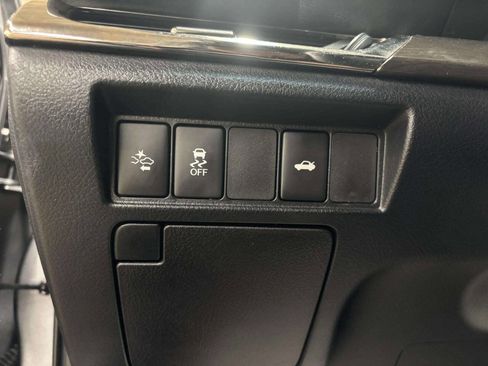 Used 2018 Toyota Avalon XLE image 36