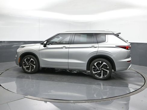 Used 2023 Mitsubishi Outlander SEL image 3