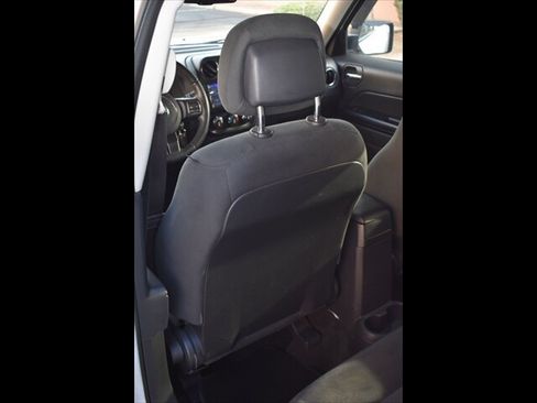 Used 2016 Jeep Patriot Latitude AWD/4WD image 19