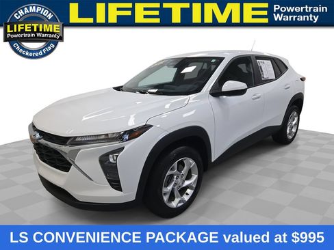 Used 2024 Chevrolet Trax LS w/ LS Convenience Package FWD image 1