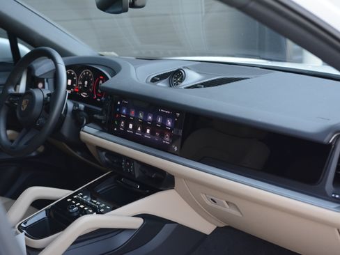 Certified 2026 Porsche Cayenne Coupe AWD/4WD image 28