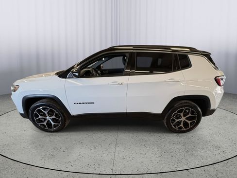 Used 2024 Jeep Compass Limited AWD/4WD image 2