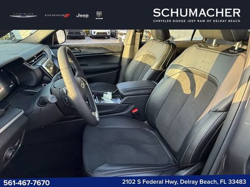 New 2025 Jeep Grand Cherokee L Altitude RWD image 11