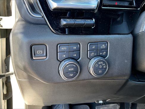 Used 2022 Chevrolet Silverado 1500 High Country w/ Technology Package AWD/4WD image 28
