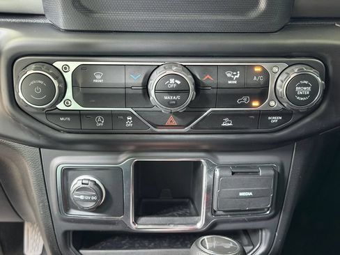 Used 2023 Jeep Wrangler Unlimited Sport AWD/4WD image 43