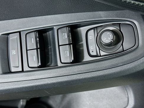 Used 2025 Subaru Crosstrek 2.0i Premium image 15