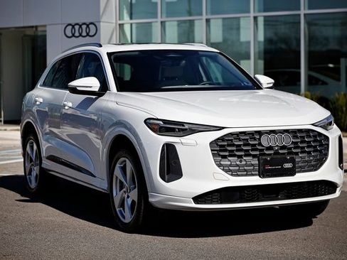 Certified 2025 Audi Q5 Premium Plus w/ Premium Plus AWD/4WD image 2