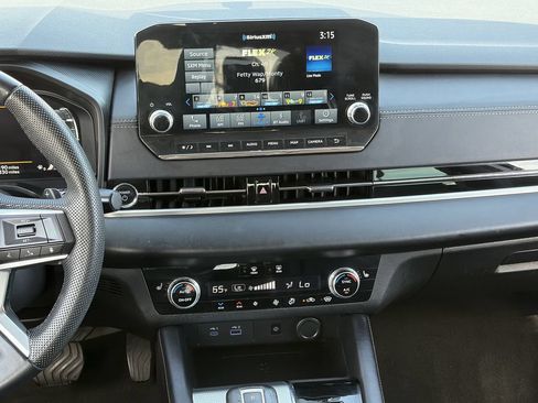 Used 2023 Mitsubishi Outlander 4WD Plug-In Hybrid image 17