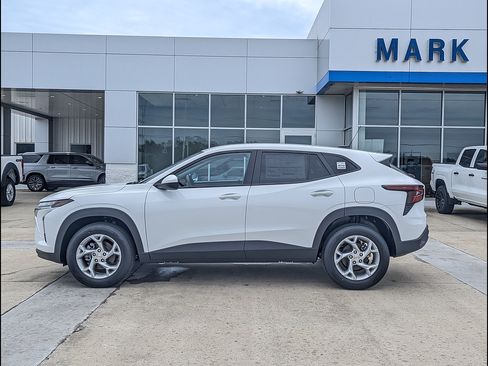 New 2026 Chevrolet Trax LS w/ LS Convenience Package FWD image 9
