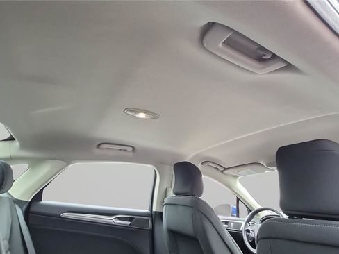 Used 2017 Ford Fusion SE FWD image 16