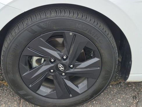 Used 2022 Hyundai Elantra SEL image 18