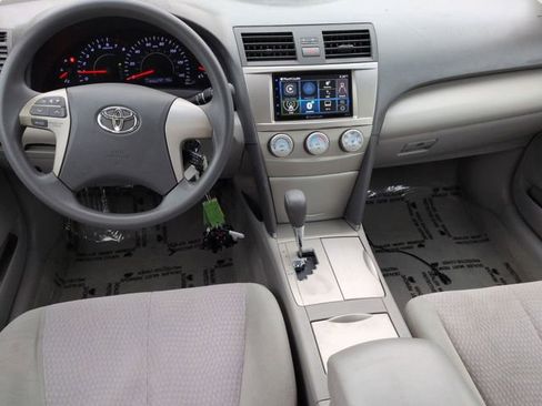 Used 2011 Toyota Camry image 21