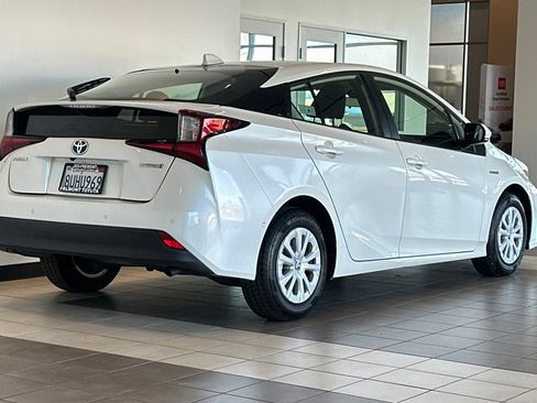 Certified 2020 Toyota Prius LE FWD image 4