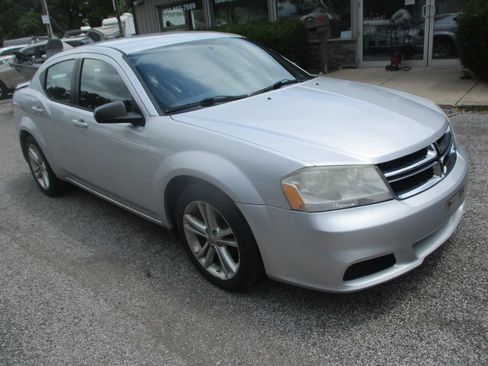 Used 2012 Dodge Avenger SE FWD image 3