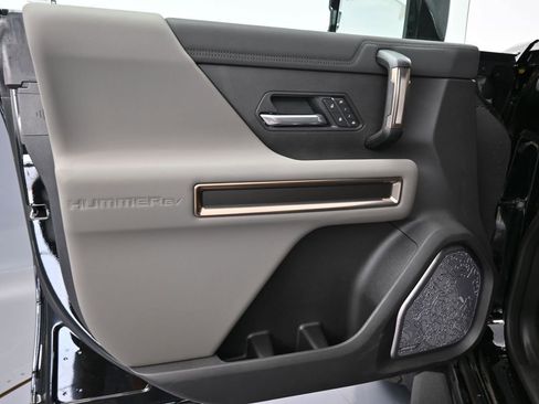 New 2025 GMC Hummer EV 2X w/ LPO, Sport Package image 19