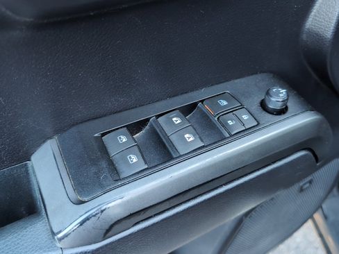 Used 2021 Toyota Tacoma TRD Off-Road image 12