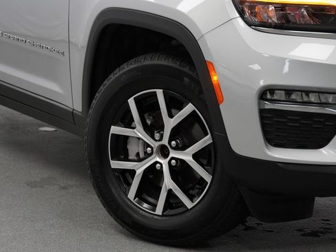 Used 2025 Jeep Grand Cherokee Limited AWD/4WD image 9