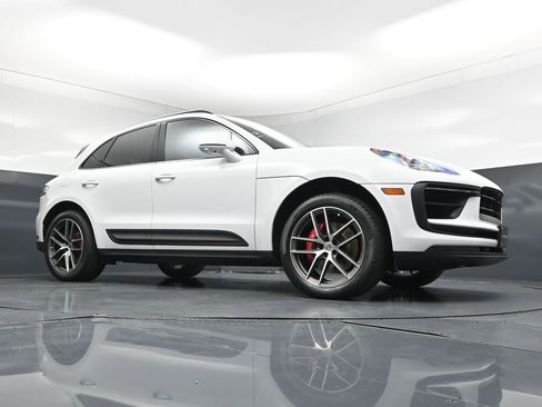 Certified 2023 Porsche Macan S AWD/4WD image 26