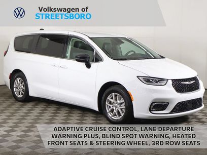 Used 2024 Chrysler Pacifica Touring-L