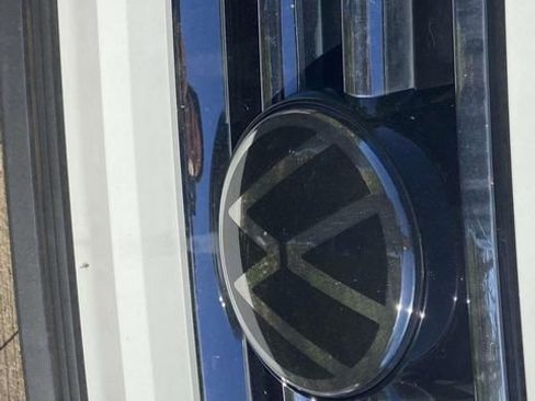 Used 2022 Volkswagen Tiguan SE image 9