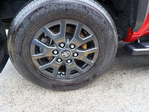 Used 2025 Toyota 4Runner SR5 RWD image 10