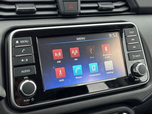 Used 2025 Nissan Versa S w/ Trunk Package image 14