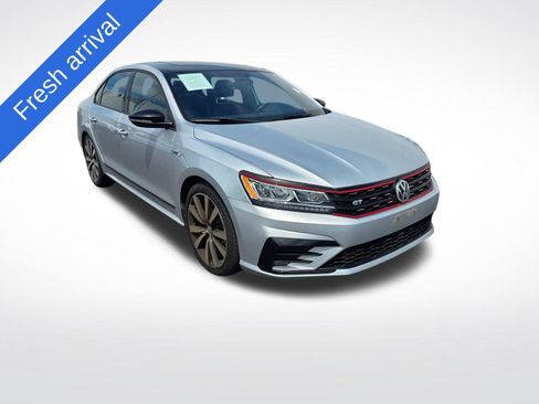 Used 2018 Volkswagen Passat 3.6 FWD image 1
