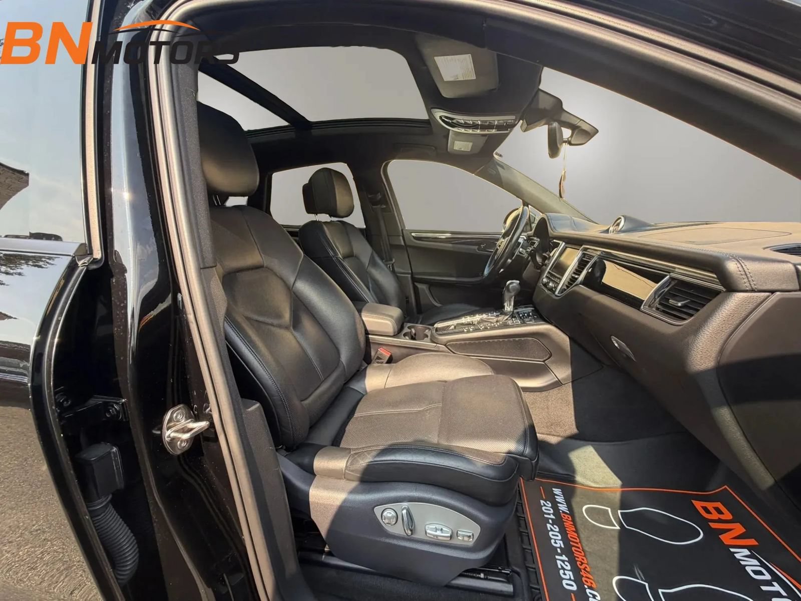 Used 2015 Porsche Macan S AWD/4WD image 17