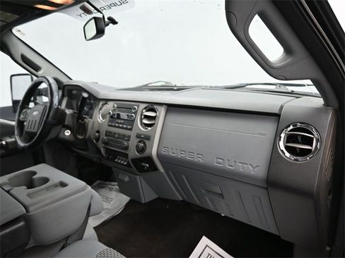 Used 2014 Ford F250 XLT w/ XLT Premium Package image 9