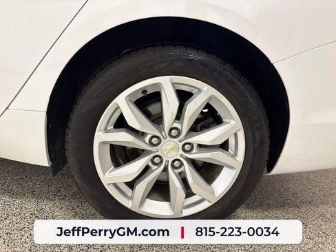 Used 2018 Chevrolet Impala LT FWD image 33
