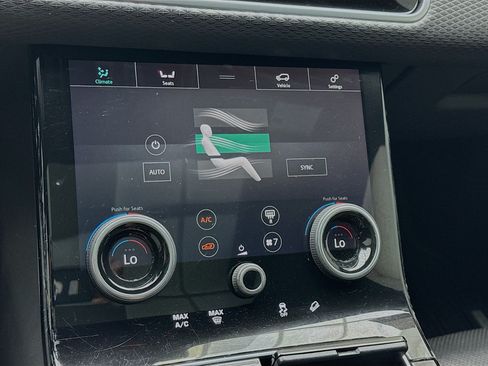 Used 2019 Land Rover Range Rover Velar R-Dynamic SE AWD/4WD image 12
