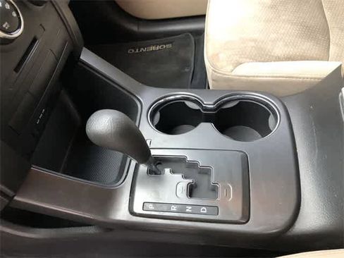 Used 2011 Kia Sorento LX image 24