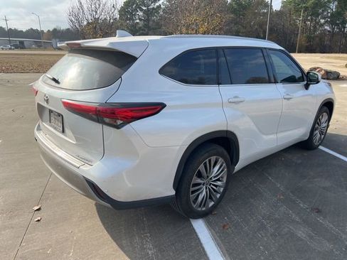 Used 2022 Toyota Highlander Platinum image 5