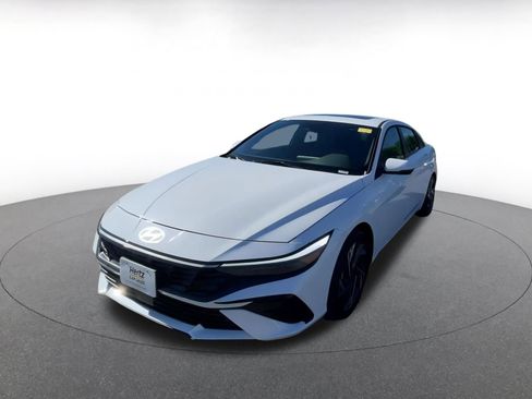 Used 2025 Hyundai Elantra Limited image 7