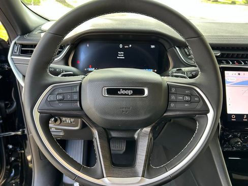 New 2025 Jeep Grand Cherokee Limited w/ Black Appearance Package image 18